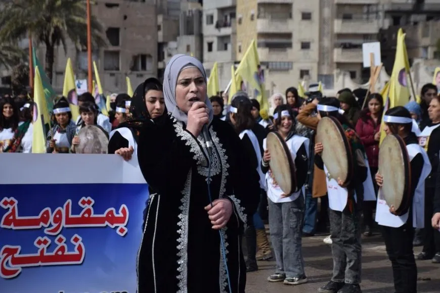 Miles de mujeres marchan en apoyo al líder Abdullah Ocalan