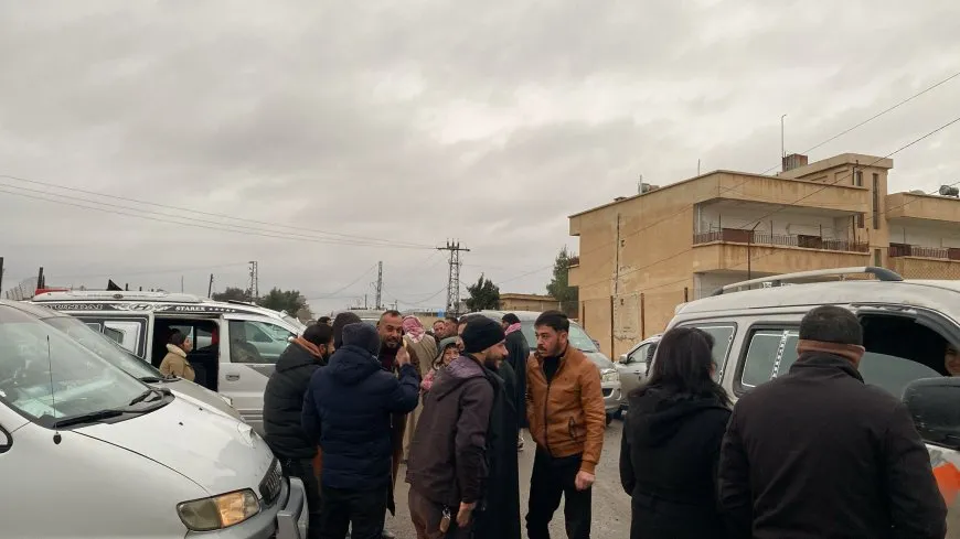 Un nuevo grupo de residentes de Jazera se dirige a la presa de Tishrin para unirse a las protestas