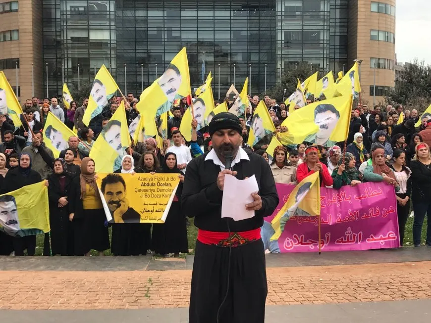 Los kurdos en el Líbano protestan contra la conspiración del 15 de febrero y piden la liberación del líder
