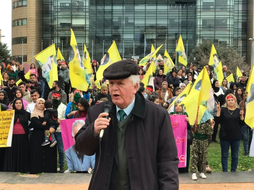 Los kurdos en el Líbano protestan contra la conspiración del 15 de febrero y piden la liberación del líder
