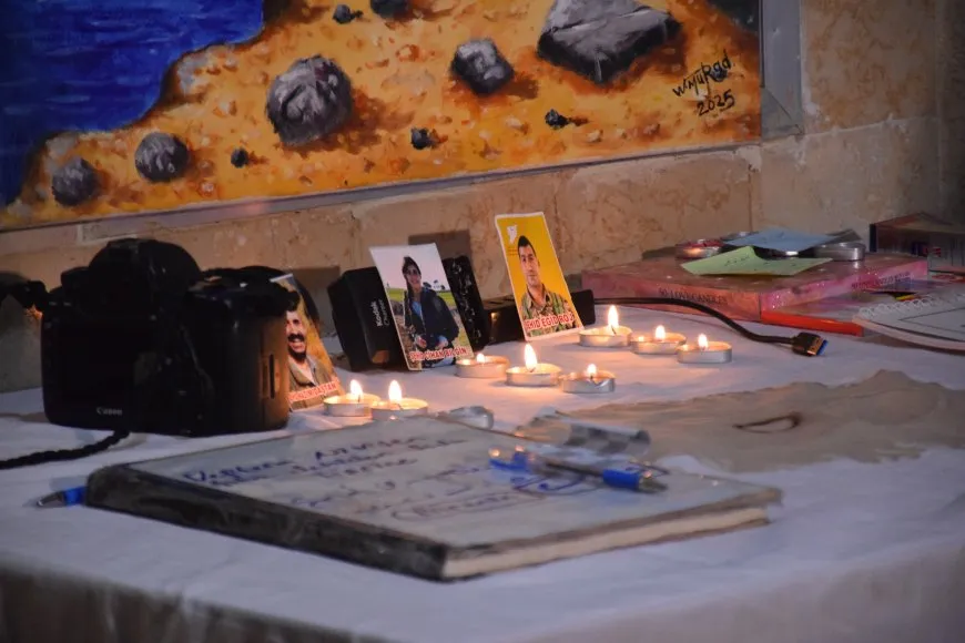 Los manifestantes en la presa de Tishrin abren una exposición en honor a los mártires