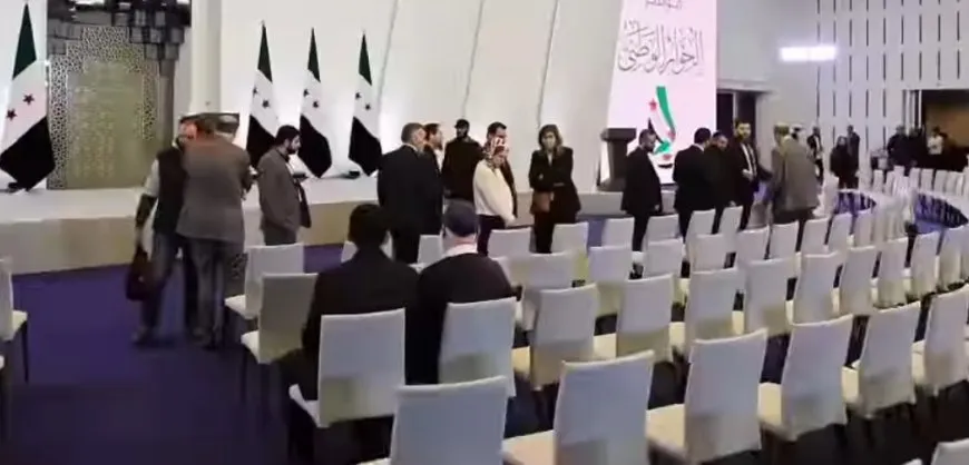 En medio de duras críticas y boicot generalizado, comienza la "Conferencia Nacional de Diálogo Sirio"
