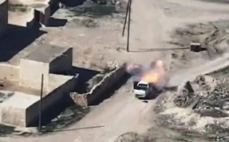 Las unidades de Mártir Ronahi Yekta apuntan a un vehículo mercenario cerca de la presa de Tishrin