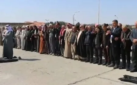 Las oraciones del viernes se llevan a cabo en la presa de Tishrin