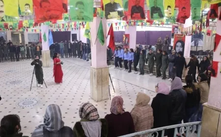 Los residentes de Alepo organizan una celebración para los combatientes de las Fuerzas de Seguridad Interna
