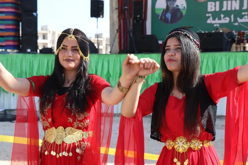 Comienzan las celebraciones del 8 de marzo en el norte y el este de Siria, y en Alepo