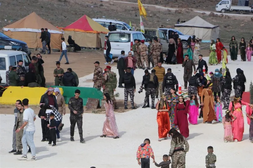 Los residentes se reúnen para celebrar Newroz 2025 en medio de la alegría y la unidad