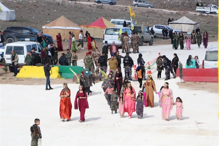 Los residentes se reúnen para celebrar Newroz 2025 en medio de la alegría y la unidad