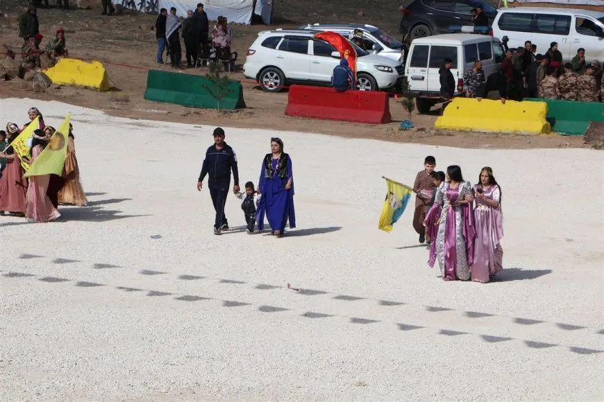 Los residentes se reúnen para celebrar Newroz 2025 en medio de la alegría y la unidad