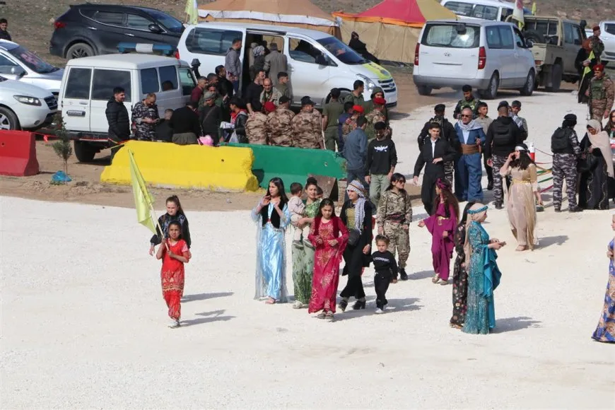 Los residentes se reúnen para celebrar Newroz 2025 en medio de la alegría y la unidad