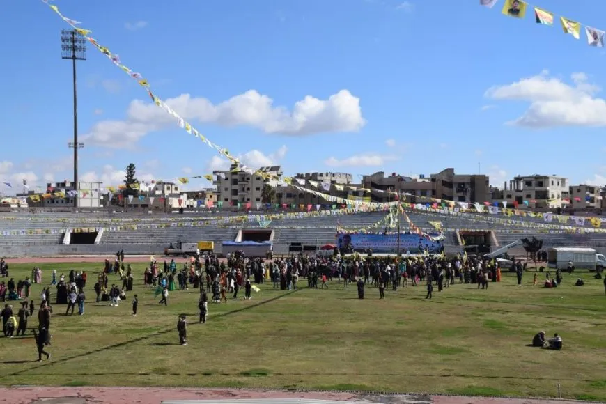 Los residentes se reúnen para celebrar Newroz 2025 en medio de la alegría y la unidad