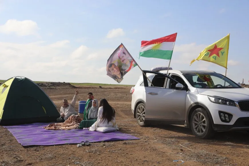 Los residentes se reúnen para celebrar Newroz 2025 en medio de la alegría y la unidad