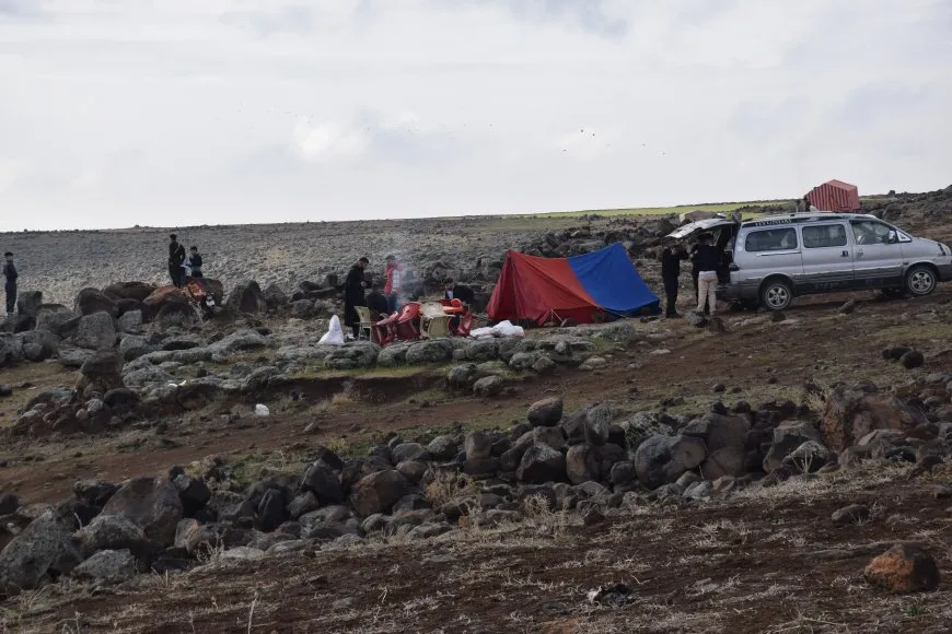 Los residentes se reúnen para celebrar Newroz 2025 en medio de la alegría y la unidad