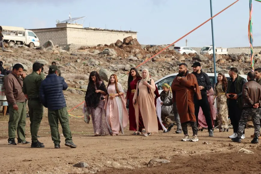 Los residentes se reúnen para celebrar Newroz 2025 en medio de la alegría y la unidad