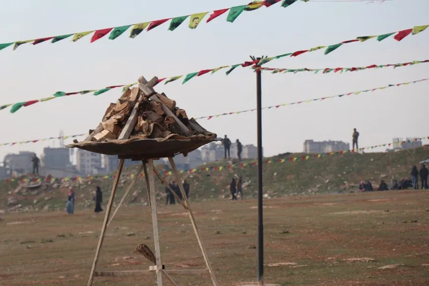 Los residentes se reúnen para celebrar Newroz 2025 en medio de la alegría y la unidad