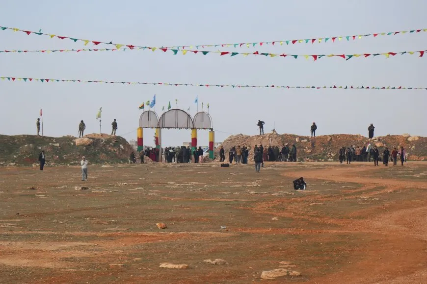 Los residentes se reúnen para celebrar Newroz 2025 en medio de la alegría y la unidad