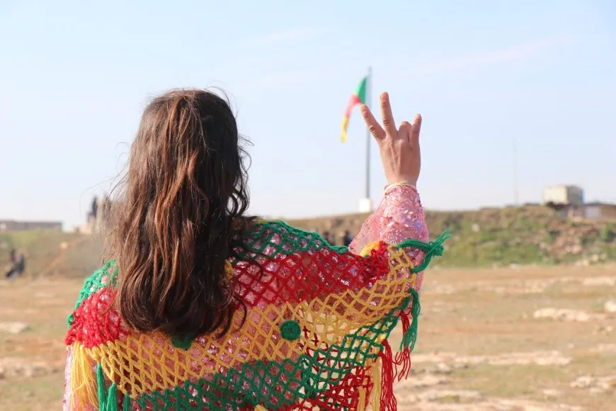 Los residentes se reúnen para celebrar Newroz 2025 en medio de la alegría y la unidad