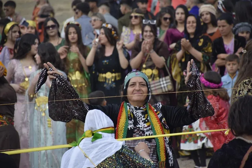 Los residentes se reúnen para celebrar Newroz 2025 en medio de la alegría y la unidad