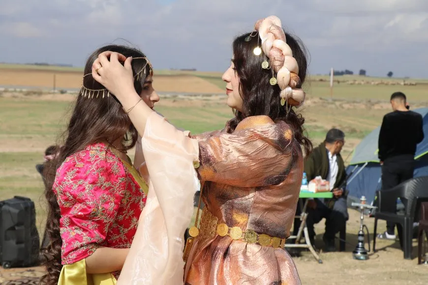 Los residentes se reúnen para celebrar Newroz 2025 en medio de la alegría y la unidad