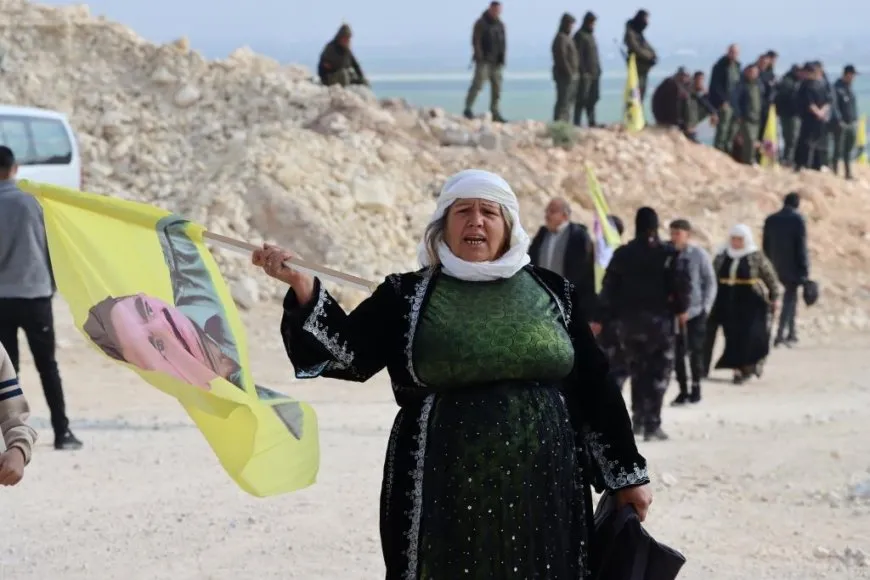 Los residentes se reúnen para celebrar Newroz 2025 en medio de la alegría y la unidad
