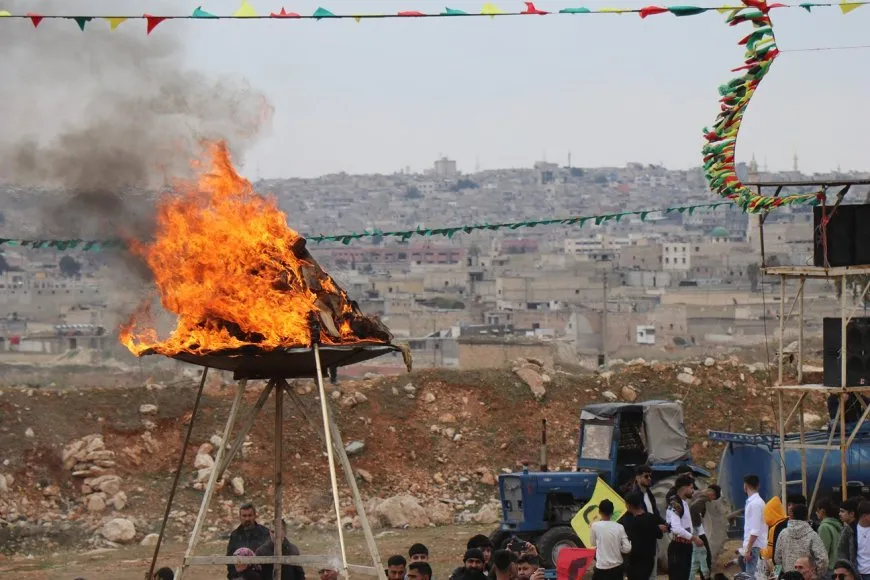 Newroz 2025: La llama de la libertad se enciende en el noreste de Siria y Alepo