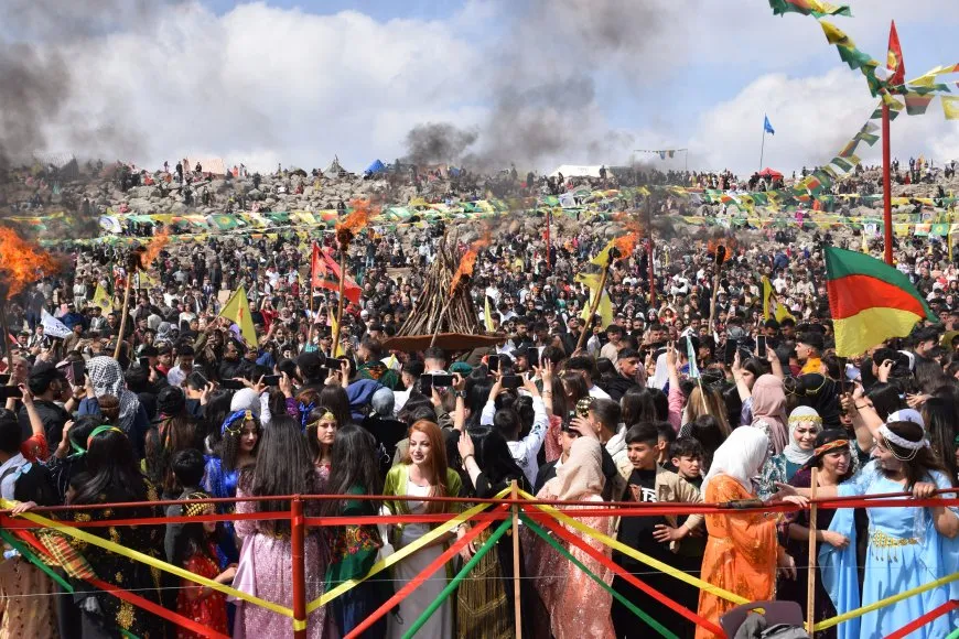 Newroz 2025: La llama de la libertad se enciende en el noreste de Siria y Alepo