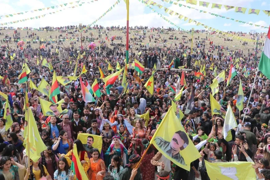 Newroz 2025: La llama de la libertad se enciende en el noreste de Siria y Alepo