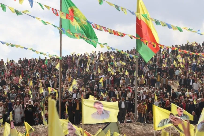 Newroz 2025: La llama de la libertad se enciende en el noreste de Siria y Alepo