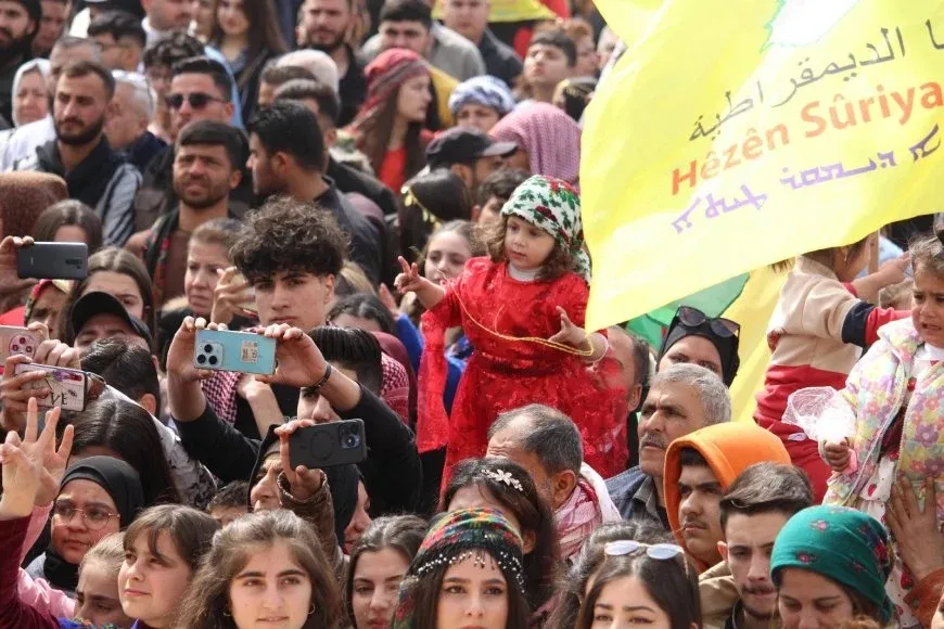 Un símbolo de unidad entre los pueblos en la celebración de Newroz en Alepo