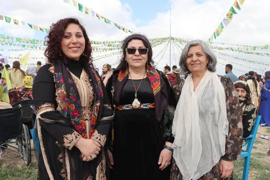 Las mujeres de Suwayda celebran el Newroz