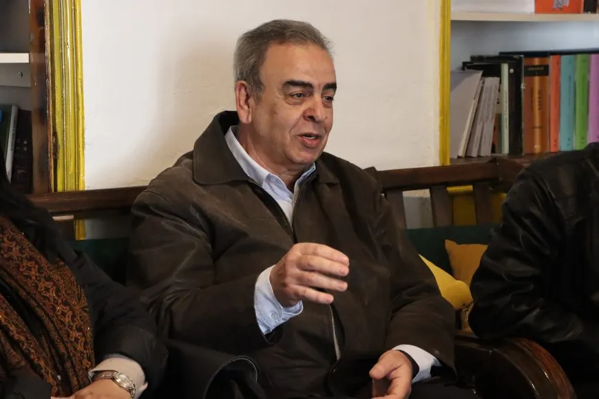 El cineasta sirio elogia el arte y la cultura en el noreste de Siria