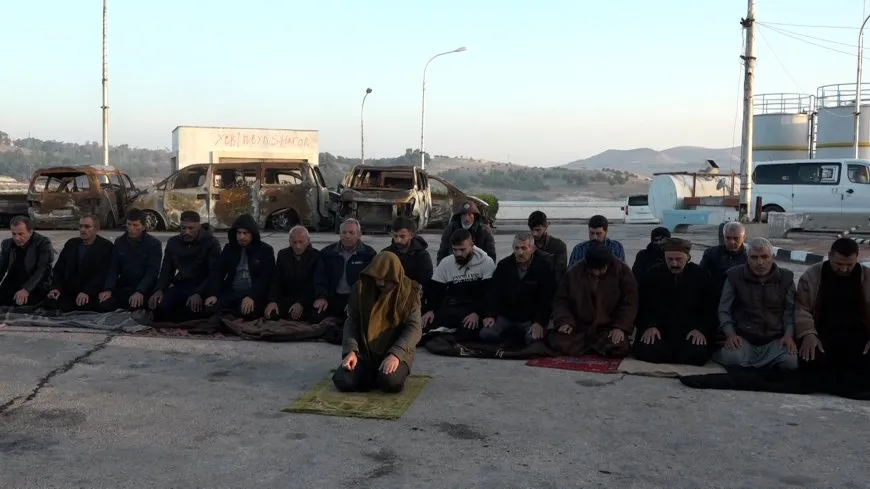 Realizan oraciones de Eid en la presa de Tishreen