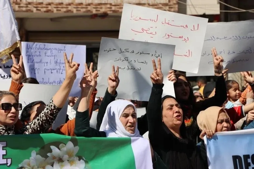 Mujeres de Tabqa: la Autoridad de Damasco se dedica a la exclusión y excluye la diversidad