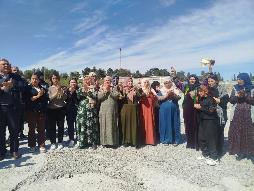 Las protestas de los residentes del noreste de Siria protegen la presa de Tishreen de los ataques de la ocupación