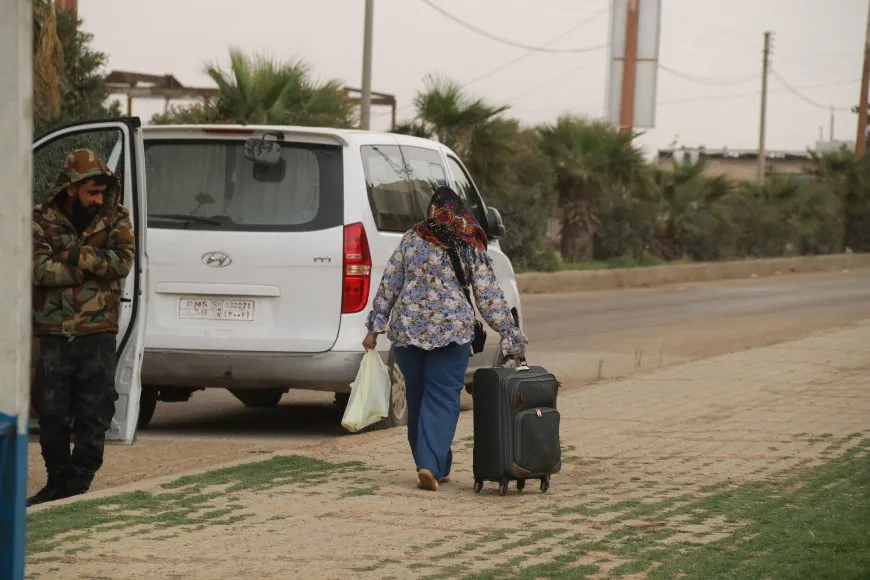 La gente de 4 ciudades de la provincia de Al-Jazeera se dirige a la presa de octubre