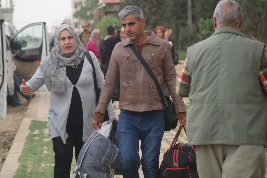 La gente de 4 ciudades de la provincia de Al-Jazeera se dirige a la presa de octubre