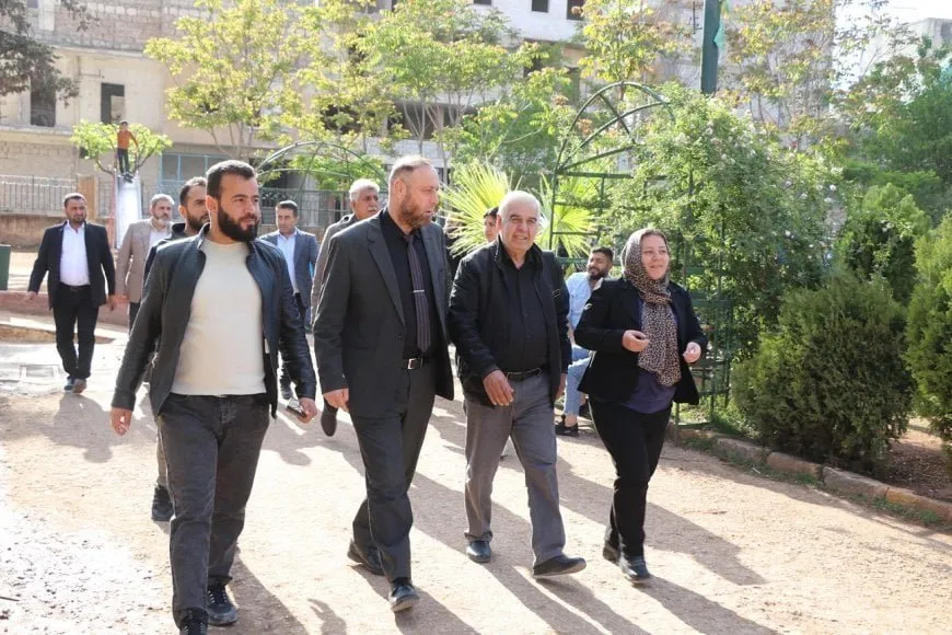 El vicegobernador de Alepo debate próximos pasos con los consejos de los barrios de Şêxmeqsûd y Eşrefiyê