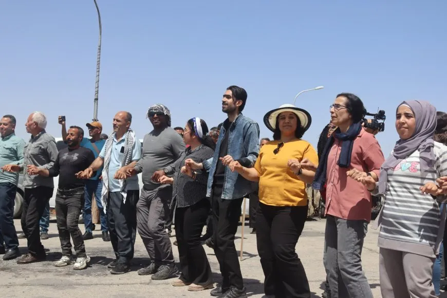 Continúa la protesta popular en la presa de Tishrin
