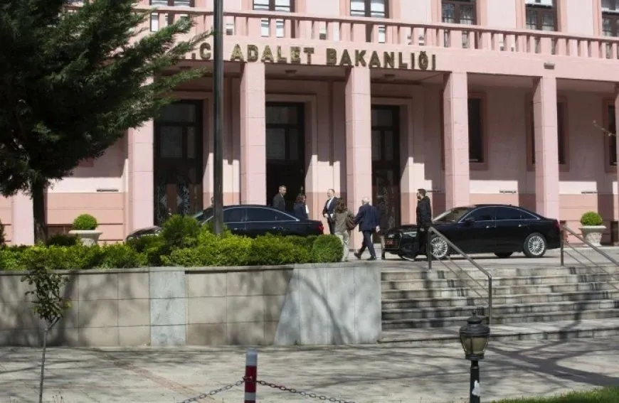 Una delegación del DEM se reúne con el Ministro de Justicia turco en Ankara