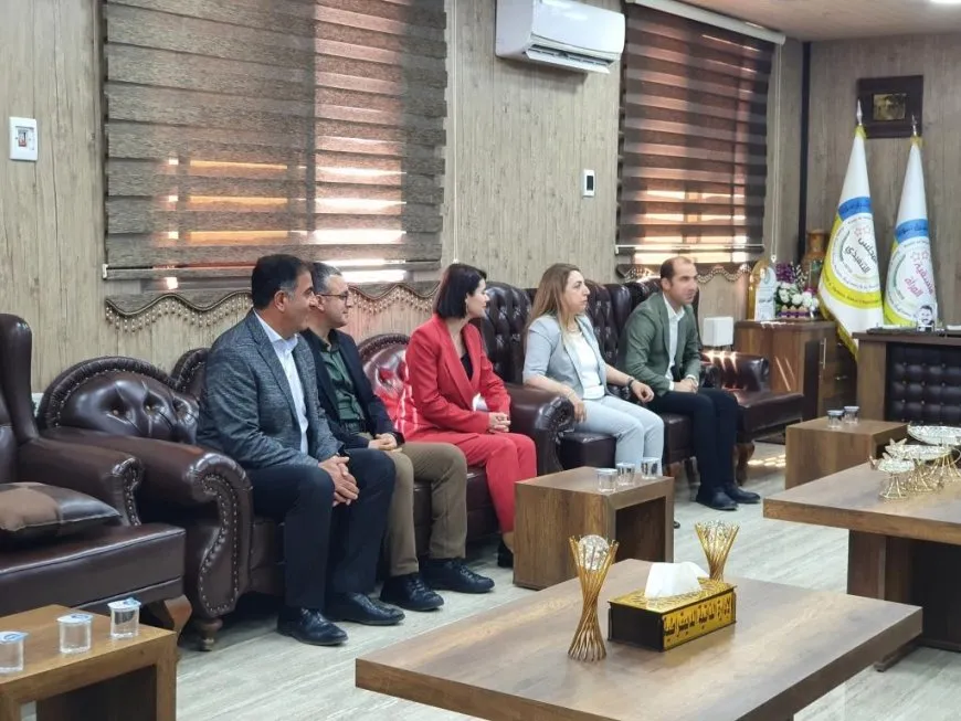 Delegación del Partido DEM visita la sede de la Administración Autónoma