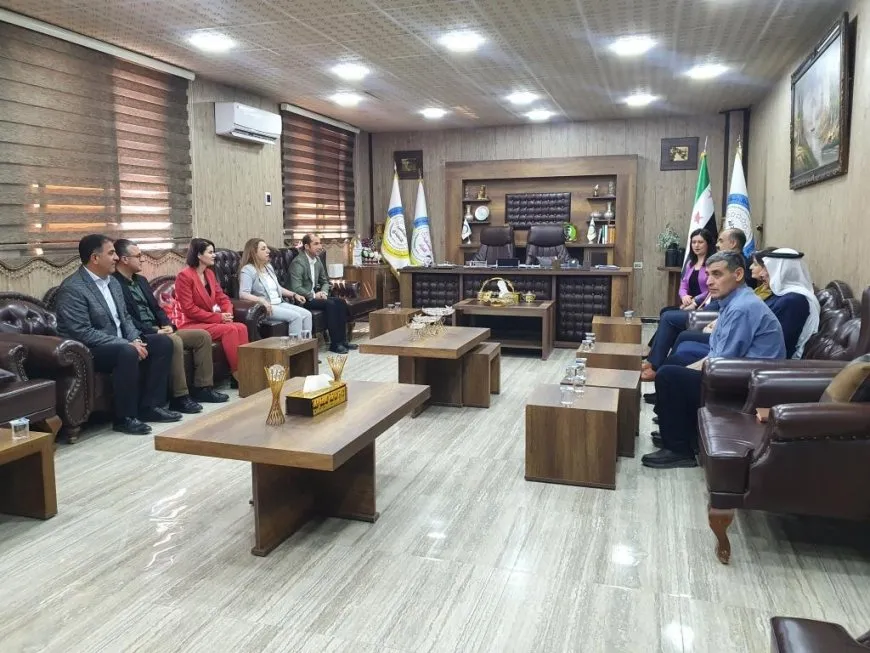 Delegación del Partido DEM visita la sede de la Administración Autónoma