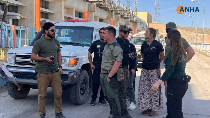 Una delegación de Free Burma Rangers llega a la presa de Tishrin