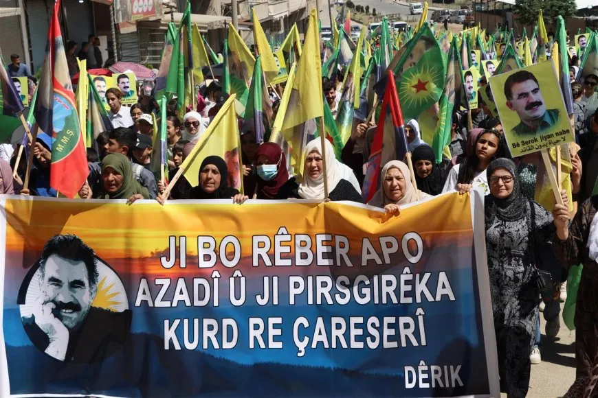 Manifestantes en Derik exigen la libertad del líder Ocalan