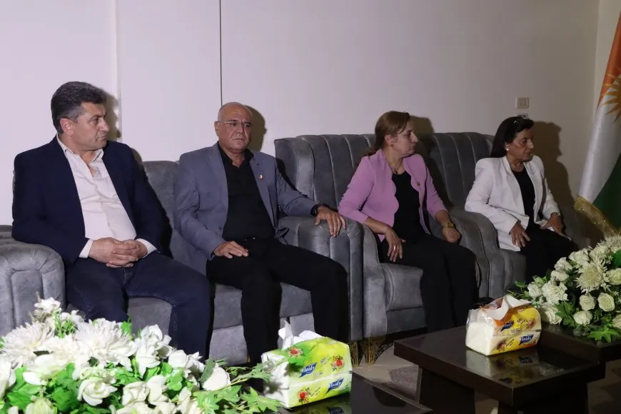 Una delegación del Congreso Nacional del Kurdistán se reúne con partidos políticos en Rojava