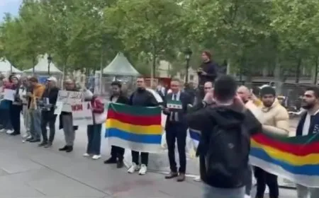 Protesta frente al Palacio del Elíseo contra la visita de Al-Sharaa