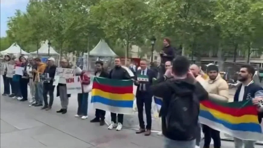 Protesta frente al Palacio del Elíseo contra la visita de Al-Sharaa