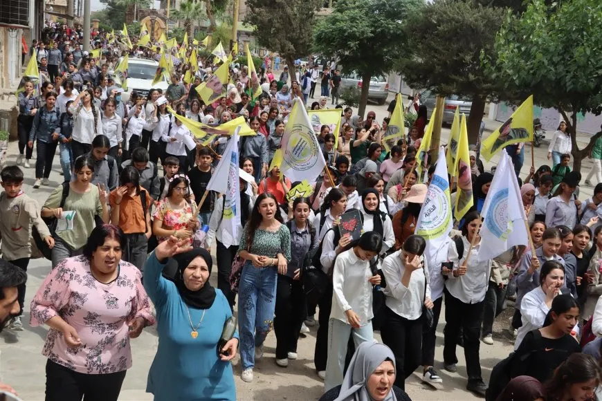 Manifestaciones masivas para celebrar el Día de la Lengua Kurda