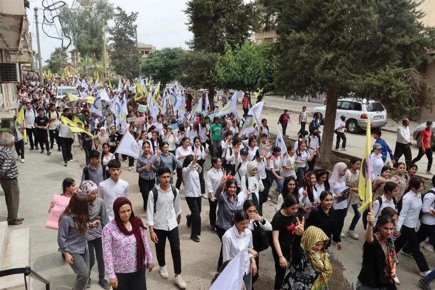 Manifestaciones masivas para celebrar el Día de la Lengua Kurda