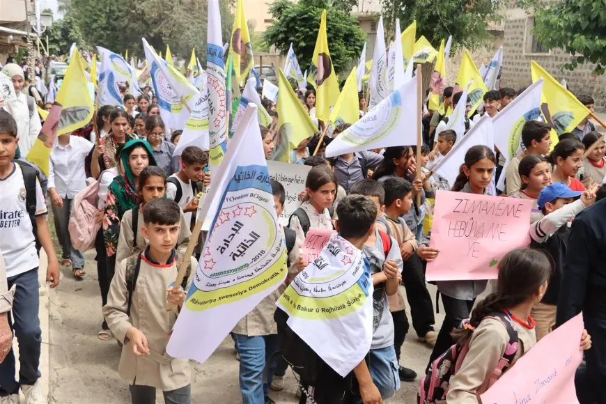 Manifestaciones masivas para celebrar el Día de la Lengua Kurda