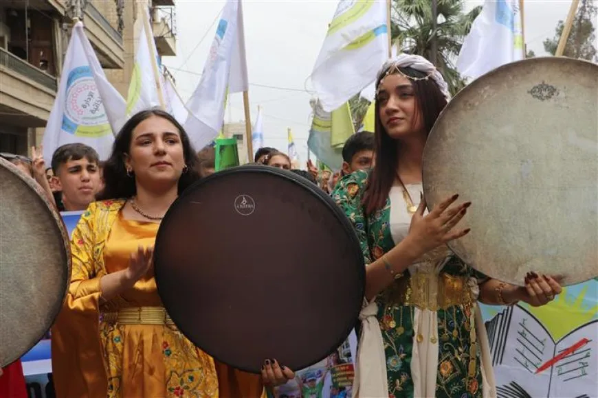 Manifestaciones masivas para celebrar el Día de la Lengua Kurda